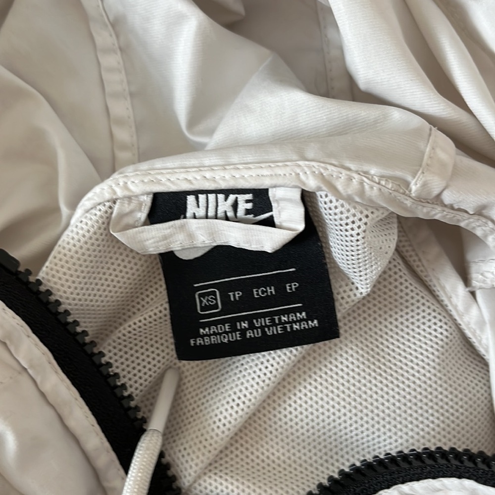 Nike jacket - Picture 2 of 3